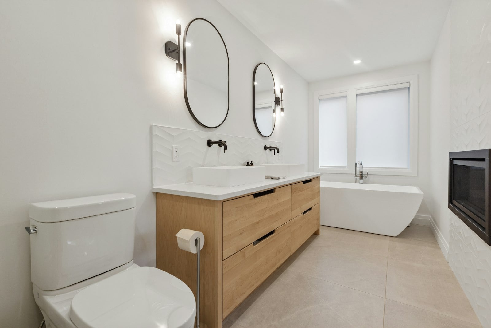 Bathroom with double vanity, toilet and freestanding tub